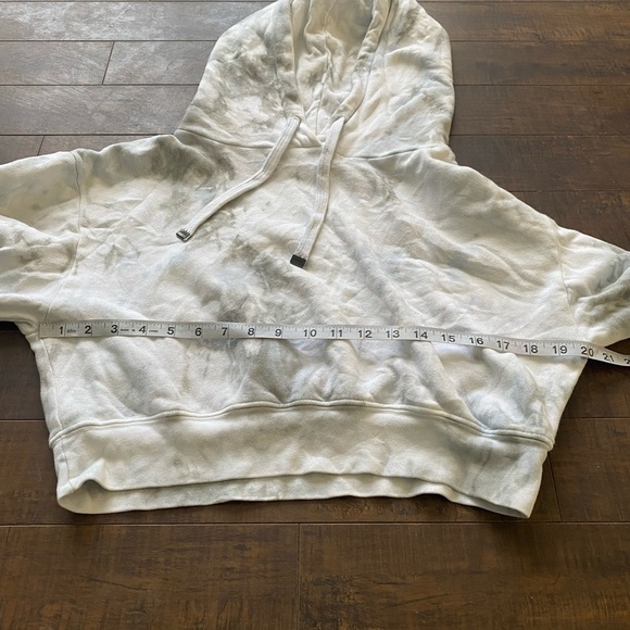 Talentless Cropped Hoodie - Picture 8 of 9